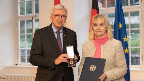 Auszeichnungen zu "75 Jahre Hessen" Auszeichnungen zu "75 Jahre Hessen"