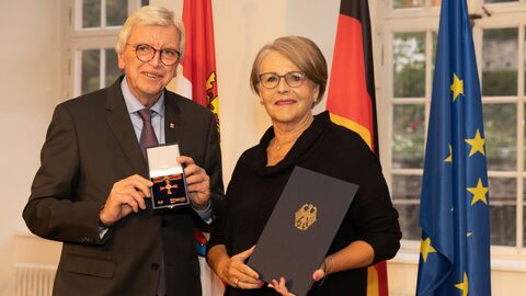 Auszeichnungen zu "75 Jahre Hessen" Auszeichnungen zu "75 Jahre Hessen"