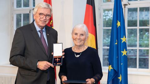 Auszeichnungen zu "75 Jahre Hessen" Auszeichnungen zu "75 Jahre Hessen"