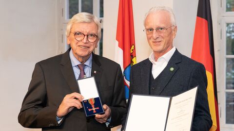 Auszeichnungen zu "75 Jahre Hessen" Auszeichnungen zu "75 Jahre Hessen"