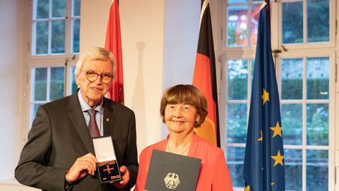 Auszeichnungen zu "75 Jahre Hessen" Auszeichnungen zu "75 Jahre Hessen"
