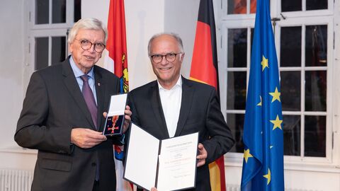 Auszeichnungen zu "75 Jahre Hessen" Auszeichnungen zu "75 Jahre Hessen"