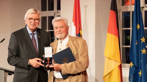 Auszeichnungen zu "75 Jahre Hessen" Auszeichnungen zu "75 Jahre Hessen"