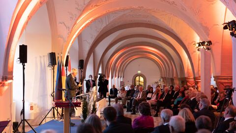 Auszeichnungen zu "75 Jahre Hessen" Auszeichnungen zu "75 Jahre Hessen"