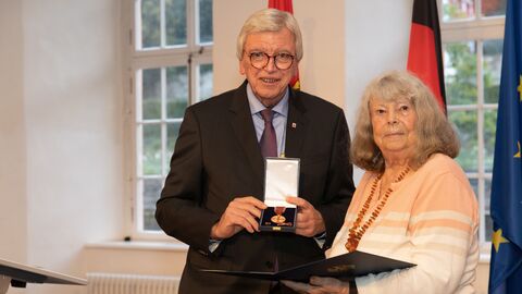 Auszeichnungen zu "75 Jahre Hessen" Auszeichnungen zu "75 Jahre Hessen"