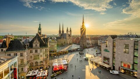 Marktplatz, Roter Turm in Haale an der Saale Marktplatz, Roter Turm in Haale an der Saale