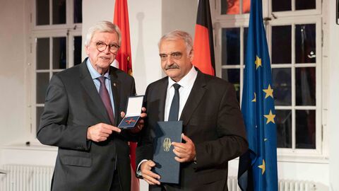 Auszeichnungen zu "75 Jahre Hessen" Auszeichnungen zu "75 Jahre Hessen"