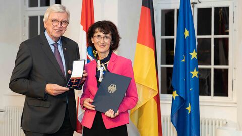 Auszeichnungen zu "75 Jahre Hessen" Auszeichnungen zu "75 Jahre Hessen"