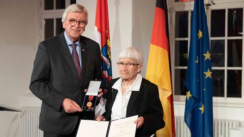 Auszeichnungen zu "75 Jahre Hessen" Auszeichnungen zu "75 Jahre Hessen"