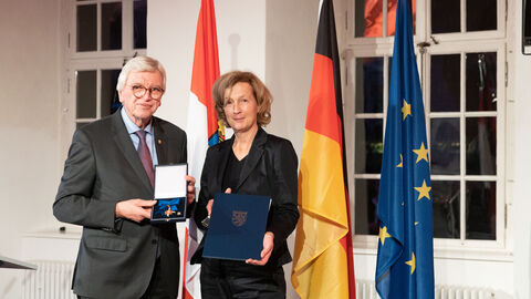 Auszeichnungen zu "75 Jahre Hessen" Auszeichnungen zu "75 Jahre Hessen"