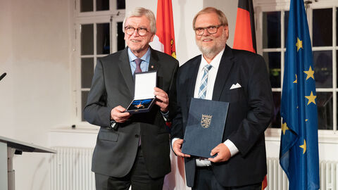Auszeichnungen zu "75 Jahre Hessen" Auszeichnungen zu "75 Jahre Hessen"