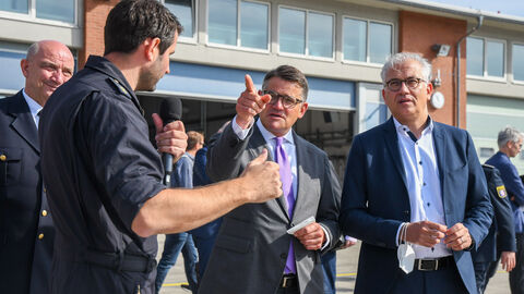 Boris Rhein und Tarek Al-Wazir besuchen Waldbrandlöschübung Boris Rhein und Tarek Al-Wazir besuchen Waldbrandlöschübung