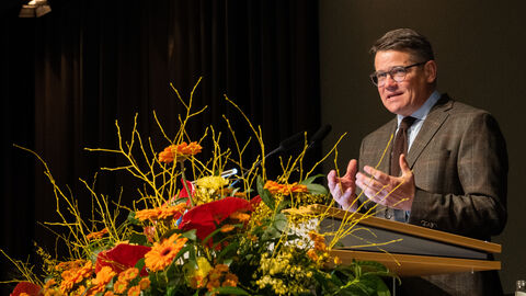 Ministerpräsident Boris Rhein hat bei der Eröffnung der 75. Landwirtschaftlichen Woche Nordhessen in Baunatal die Bedeutung der landwirtschaftlichen Betriebe für die Nahversorgung sowie für den Klima- und Umweltschutz herausgestellt und die Unterstützung der Landesregierung zugesichert. Ministerpräsident Boris Rhein bei der Eröffnung der 75. Landwirtschaftlichen Woche Nordhessen in Baunatal