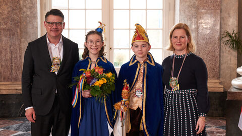 Ministerpräsident Boris Rhein und seine Frau Tanja Raab-Rhein empfangen im Schloss Biebrich in Wiesbaden hessische Fastnachtsvereine Ministerpräsident Boris Rhein und seine Frau Tanja Raab-Rhein empfangen im Schloss Biebrich in Wiesbaden hessische Fastnachtsvereine