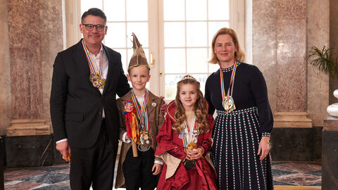 Ministerpräsident Boris Rhein und seine Frau Tanja Raab-Rhein empfangen im Schloss Biebrich in Wiesbaden hessische Fastnachtsvereine Ministerpräsident Boris Rhein und seine Frau Tanja Raab-Rhein empfangen im Schloss Biebrich in Wiesbaden hessische Fastnachtsvereine