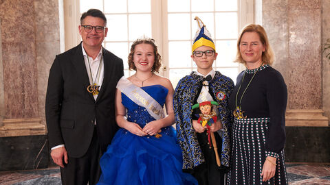 Ministerpräsident Boris Rhein und seine Frau Tanja Raab-Rhein empfangen im Schloss Biebrich in Wiesbaden hessische Fastnachtsvereine Ministerpräsident Boris Rhein und seine Frau Tanja Raab-Rhein empfangen im Schloss Biebrich in Wiesbaden hessische Fastnachtsvereine