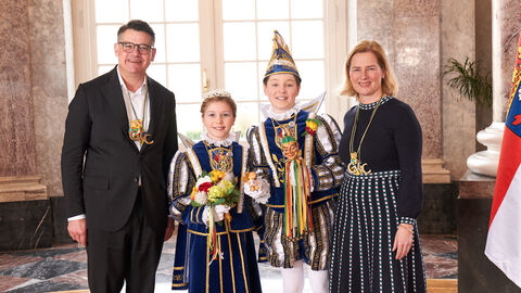 Ministerpräsident Boris Rhein und seine Frau Tanja Raab-Rhein empfangen im Schloss Biebrich in Wiesbaden hessische Fastnachtsvereine Ministerpräsident Boris Rhein und seine Frau Tanja Raab-Rhein empfangen im Schloss Biebrich in Wiesbaden hessische Fastnachtsvereine