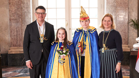 Ministerpräsident Boris Rhein und seine Frau Tanja Raab-Rhein empfangen im Schloss Biebrich in Wiesbaden hessische Fastnachtsvereine Ministerpräsident Boris Rhein und seine Frau Tanja Raab-Rhein empfangen im Schloss Biebrich in Wiesbaden hessische Fastnachtsvereine