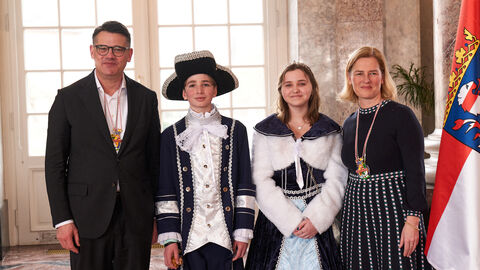 Ministerpräsident Boris Rhein und seine Frau Tanja Raab-Rhein empfangen im Schloss Biebrich in Wiesbaden hessische Fastnachtsvereine Ministerpräsident Boris Rhein und seine Frau Tanja Raab-Rhein empfangen im Schloss Biebrich in Wiesbaden hessische Fastnachtsvereine