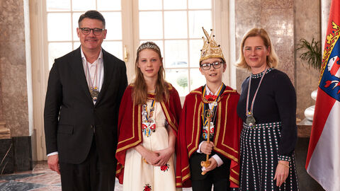 Ministerpräsident Boris Rhein und seine Frau Tanja Raab-Rhein empfangen im Schloss Biebrich in Wiesbaden hessische Fastnachtsvereine Ministerpräsident Boris Rhein und seine Frau Tanja Raab-Rhein empfangen im Schloss Biebrich in Wiesbaden hessische Fastnachtsvereine
