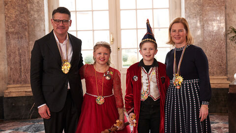 Ministerpräsident Boris Rhein und seine Frau Tanja Raab-Rhein empfangen im Schloss Biebrich in Wiesbaden hessische Fastnachtsvereine Ministerpräsident Boris Rhein und seine Frau Tanja Raab-Rhein empfangen im Schloss Biebrich in Wiesbaden hessische Fastnachtsvereine