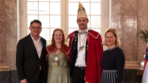 Ministerpräsident Boris Rhein und seine Frau Tanja Raab-Rhein empfangen im Schloss Biebrich in Wiesbaden hessische Fastnachtsvereine Ministerpräsident Boris Rhein und seine Frau Tanja Raab-Rhein empfangen im Schloss Biebrich in Wiesbaden hessische Fastnachtsvereine