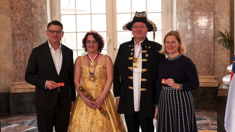 Ministerpräsident Boris Rhein und seine Frau Tanja Raab-Rhein empfangen im Schloss Biebrich in Wiesbaden hessische Fastnachtsvereine Ministerpräsident Boris Rhein und seine Frau Tanja Raab-Rhein empfangen im Schloss Biebrich in Wiesbaden hessische Fastnachtsvereine