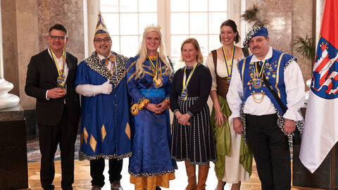 Ministerpräsident Boris Rhein und seine Frau Tanja Raab-Rhein empfangen im Schloss Biebrich in Wiesbaden hessische Fastnachtsvereine Ministerpräsident Boris Rhein und seine Frau Tanja Raab-Rhein empfangen im Schloss Biebrich in Wiesbaden hessische Fastnachtsvereine