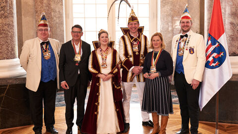 Ministerpräsident Boris Rhein und seine Frau Tanja Raab-Rhein empfangen im Schloss Biebrich in Wiesbaden hessische Fastnachtsvereine Ministerpräsident Boris Rhein und seine Frau Tanja Raab-Rhein empfangen im Schloss Biebrich in Wiesbaden hessische Fastnachtsvereine