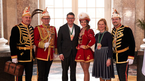 Ministerpräsident Boris Rhein und seine Frau Tanja Raab-Rhein empfangen im Schloss Biebrich in Wiesbaden hessische Fastnachtsvereine Ministerpräsident Boris Rhein und seine Frau Tanja Raab-Rhein empfangen im Schloss Biebrich in Wiesbaden hessische Fastnachtsvereine