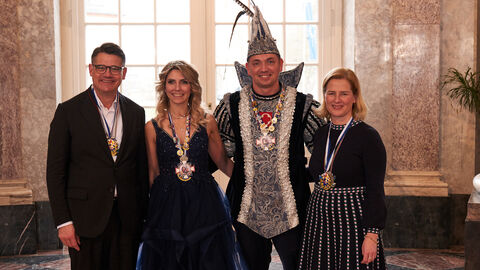 Ministerpräsident Boris Rhein und seine Frau Tanja Raab-Rhein empfangen im Schloss Biebrich in Wiesbaden hessische Fastnachtsvereine Ministerpräsident Boris Rhein und seine Frau Tanja Raab-Rhein empfangen im Schloss Biebrich in Wiesbaden hessische Fastnachtsvereine