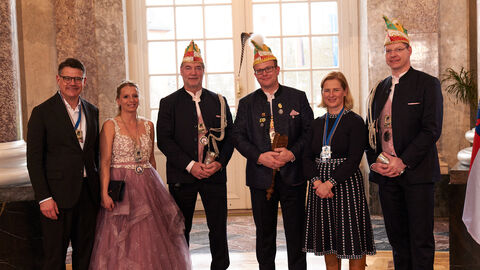 Ministerpräsident Boris Rhein und seine Frau Tanja Raab-Rhein empfangen im Schloss Biebrich in Wiesbaden hessische Fastnachtsvereine Ministerpräsident Boris Rhein und seine Frau Tanja Raab-Rhein empfangen im Schloss Biebrich in Wiesbaden hessische Fastnachtsvereine