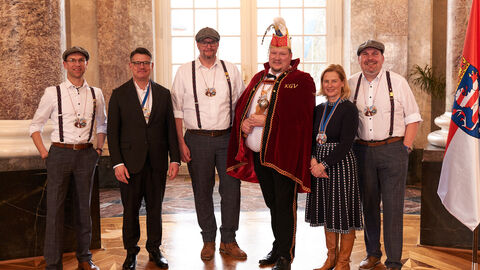 Ministerpräsident Boris Rhein und seine Frau Tanja Raab-Rhein empfangen im Schloss Biebrich in Wiesbaden hessische Fastnachtsvereine Ministerpräsident Boris Rhein und seine Frau Tanja Raab-Rhein empfangen im Schloss Biebrich in Wiesbaden hessische Fastnachtsvereine