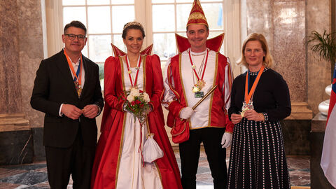 Ministerpräsident Boris Rhein und seine Frau Tanja Raab-Rhein empfangen im Schloss Biebrich in Wiesbaden hessische Fastnachtsvereine Ministerpräsident Boris Rhein und seine Frau Tanja Raab-Rhein empfangen im Schloss Biebrich in Wiesbaden hessische Fastnachtsvereine
