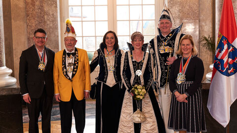 Ministerpräsident Boris Rhein und seine Frau Tanja Raab-Rhein empfangen im Schloss Biebrich in Wiesbaden hessische Fastnachtsvereine Ministerpräsident Boris Rhein und seine Frau Tanja Raab-Rhein empfangen im Schloss Biebrich in Wiesbaden hessische Fastnachtsvereine