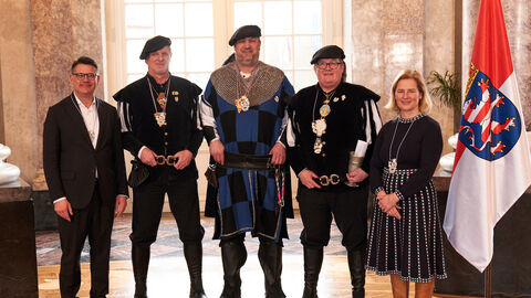 Ministerpräsident Boris Rhein und seine Frau Tanja Raab-Rhein empfangen im Schloss Biebrich in Wiesbaden hessische Fastnachtsvereine Ministerpräsident Boris Rhein und seine Frau Tanja Raab-Rhein empfangen im Schloss Biebrich in Wiesbaden hessische Fastnachtsvereine