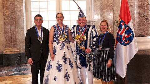 Ministerpräsident Boris Rhein und seine Frau Tanja Raab-Rhein empfangen im Schloss Biebrich in Wiesbaden hessische Fastnachtsvereine Ministerpräsident Boris Rhein und seine Frau Tanja Raab-Rhein empfangen im Schloss Biebrich in Wiesbaden hessische Fastnachtsvereine