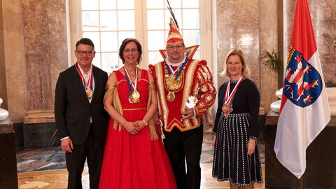 Ministerpräsident Boris Rhein und seine Frau Tanja Raab-Rhein empfangen im Schloss Biebrich in Wiesbaden hessische Fastnachtsvereine Ministerpräsident Boris Rhein und seine Frau Tanja Raab-Rhein empfangen im Schloss Biebrich in Wiesbaden hessische Fastnachtsvereine