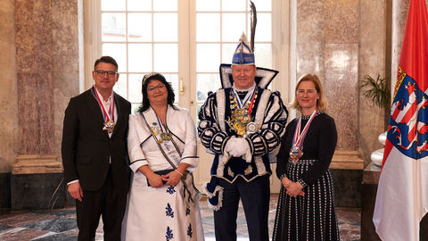 Ministerpräsident Boris Rhein und seine Frau Tanja Raab-Rhein empfangen im Schloss Biebrich in Wiesbaden hessische Fastnachtsvereine Ministerpräsident Boris Rhein und seine Frau Tanja Raab-Rhein empfangen im Schloss Biebrich in Wiesbaden hessische Fastnachtsvereine
