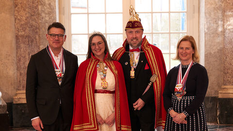 Ministerpräsident Boris Rhein und seine Frau Tanja Raab-Rhein empfangen im Schloss Biebrich in Wiesbaden hessische Fastnachtsvereine Ministerpräsident Boris Rhein und seine Frau Tanja Raab-Rhein empfangen im Schloss Biebrich in Wiesbaden hessische Fastnachtsvereine