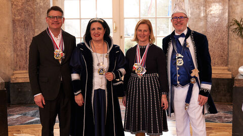 Ministerpräsident Boris Rhein und seine Frau Tanja Raab-Rhein empfangen im Schloss Biebrich in Wiesbaden hessische Fastnachtsvereine Ministerpräsident Boris Rhein und seine Frau Tanja Raab-Rhein empfangen im Schloss Biebrich in Wiesbaden hessische Fastnachtsvereine