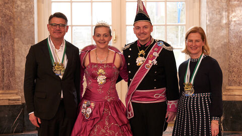 Ministerpräsident Boris Rhein und seine Frau Tanja Raab-Rhein empfangen im Schloss Biebrich in Wiesbaden hessische Fastnachtsvereine Ministerpräsident Boris Rhein und seine Frau Tanja Raab-Rhein empfangen im Schloss Biebrich in Wiesbaden hessische Fastnachtsvereine