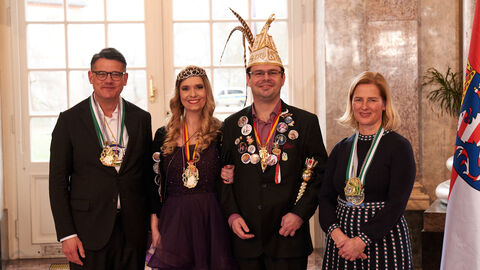 Ministerpräsident Boris Rhein und seine Frau Tanja Raab-Rhein empfangen im Schloss Biebrich in Wiesbaden hessische Fastnachtsvereine Ministerpräsident Boris Rhein und seine Frau Tanja Raab-Rhein empfangen im Schloss Biebrich in Wiesbaden hessische Fastnachtsvereine