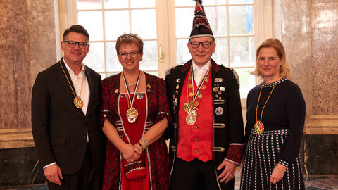 Ministerpräsident Boris Rhein und seine Frau Tanja Raab-Rhein empfangen im Schloss Biebrich in Wiesbaden hessische Fastnachtsvereine Ministerpräsident Boris Rhein und seine Frau Tanja Raab-Rhein empfangen im Schloss Biebrich in Wiesbaden hessische Fastnachtsvereine