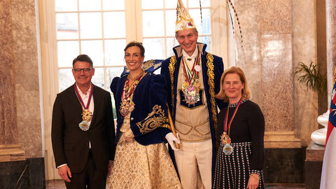 Ministerpräsident Boris Rhein und seine Frau Tanja Raab-Rhein empfangen im Schloss Biebrich in Wiesbaden hessische Fastnachtsvereine Ministerpräsident Boris Rhein und seine Frau Tanja Raab-Rhein empfangen im Schloss Biebrich in Wiesbaden hessische Fastnachtsvereine