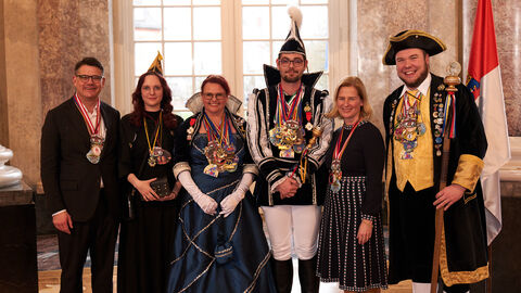 Ministerpräsident Boris Rhein und seine Frau Tanja Raab-Rhein empfangen im Schloss Biebrich in Wiesbaden hessische Fastnachtsvereine Ministerpräsident Boris Rhein und seine Frau Tanja Raab-Rhein empfangen im Schloss Biebrich in Wiesbaden hessische Fastnachtsvereine