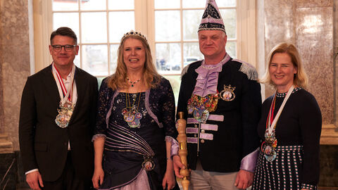 Ministerpräsident Boris Rhein und seine Frau Tanja Raab-Rhein empfangen im Schloss Biebrich in Wiesbaden hessische Fastnachtsvereine Ministerpräsident Boris Rhein und seine Frau Tanja Raab-Rhein empfangen im Schloss Biebrich in Wiesbaden hessische Fastnachtsvereine