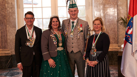 Ministerpräsident Boris Rhein und seine Frau Tanja Raab-Rhein empfangen im Schloss Biebrich in Wiesbaden hessische Fastnachtsvereine Ministerpräsident Boris Rhein und seine Frau Tanja Raab-Rhein empfangen im Schloss Biebrich in Wiesbaden hessische Fastnachtsvereine