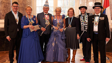 Ministerpräsident Boris Rhein und seine Frau Tanja Raab-Rhein empfangen im Schloss Biebrich in Wiesbaden hessische Fastnachtsvereine Ministerpräsident Boris Rhein und seine Frau Tanja Raab-Rhein empfangen im Schloss Biebrich in Wiesbaden hessische Fastnachtsvereine