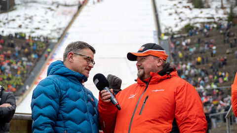 Ministerpräsident Boris Rhein, Schirmherr des Skisprung-Weltcups in Willingen, gemeinsam mit Moderator Jürgen Bangert. Ministerpräsident Boris Rhein, Schirmherr des Skisprung-Weltcups in Willingen, gemeinsam mit Moderator Jürgen Bangert.